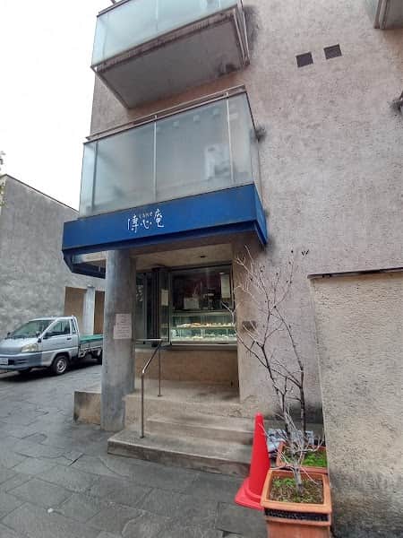 カフェ傳の店内風景