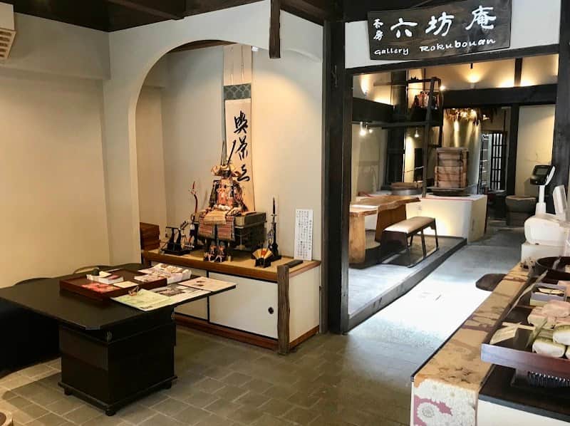 寧楽菓子司 中西与三郎の店内風景