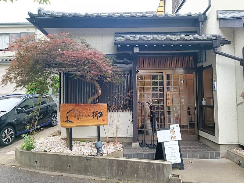 85+の店内風景