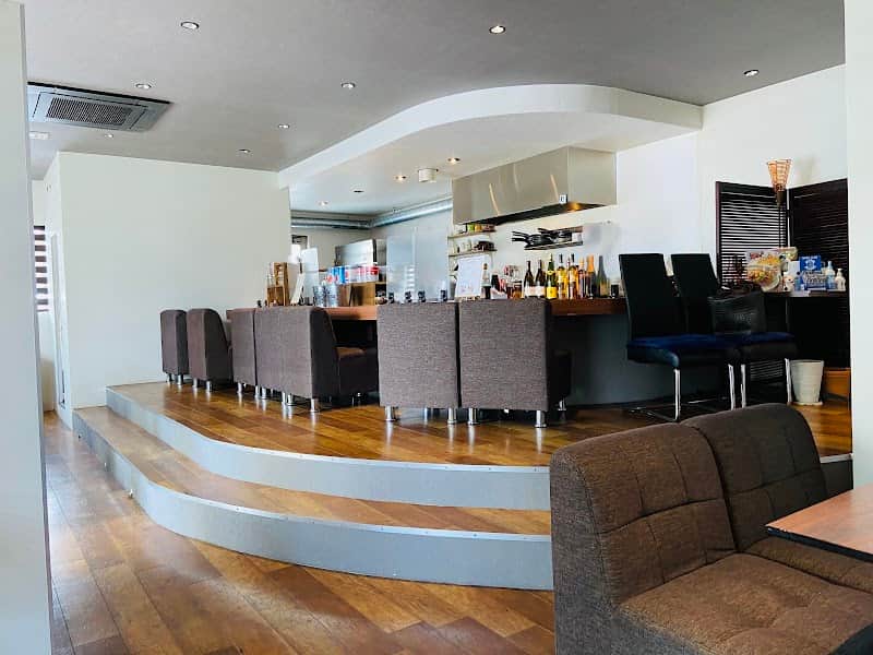 ソムリエカフェ「leaf」の店内風景
