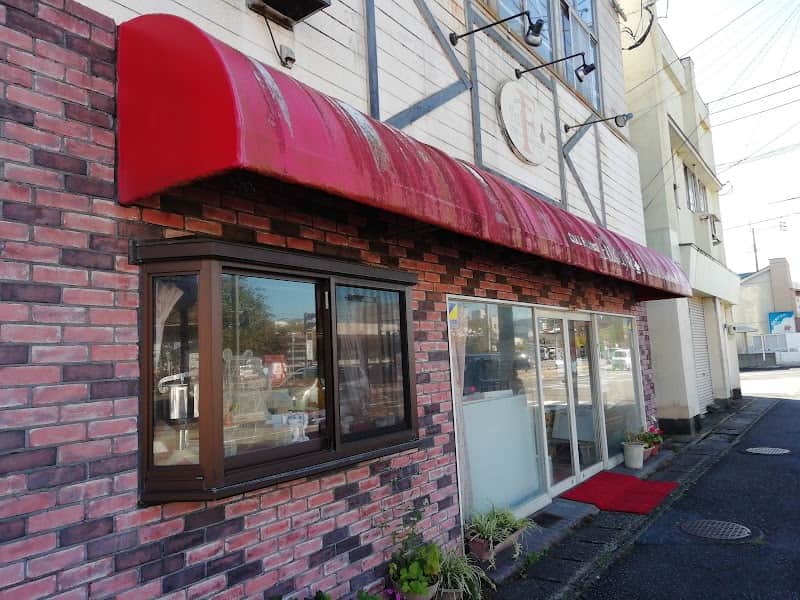ケーキファクトリー フクヤの店内風景