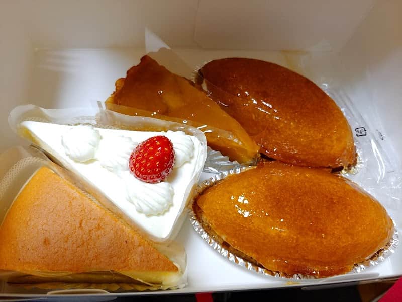 アカマケーキショップの店内風景