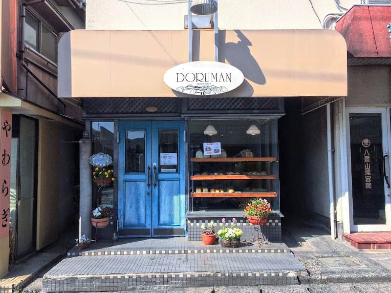 ドルマン焼山店の店内風景