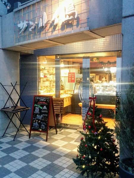 サンルイ島 逗子店の店内風景