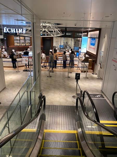 エシレ・パティスリー オ ブール 東急フードショー エッジ店の店内風景