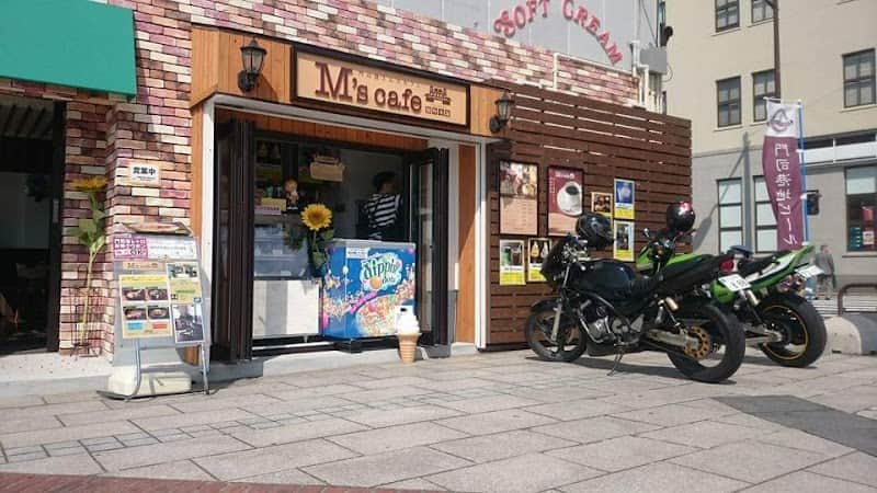門司港エムズカフェの店内風景