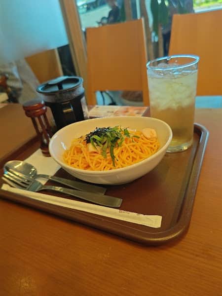 CAFE de CRIE カフェ・ド・クリエ ホピタル横浜市立みなと赤十字病院店の店内風景
