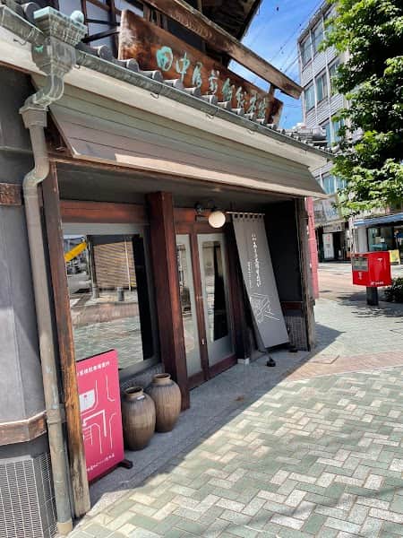 田中屋せんべい総本家の店内風景