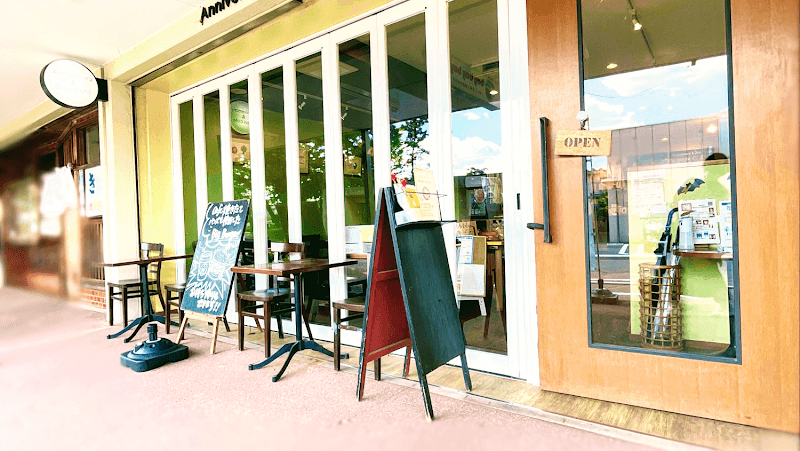 Anniversary & Days cafeの店内風景