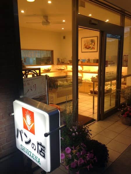 シオザワパンの店内風景