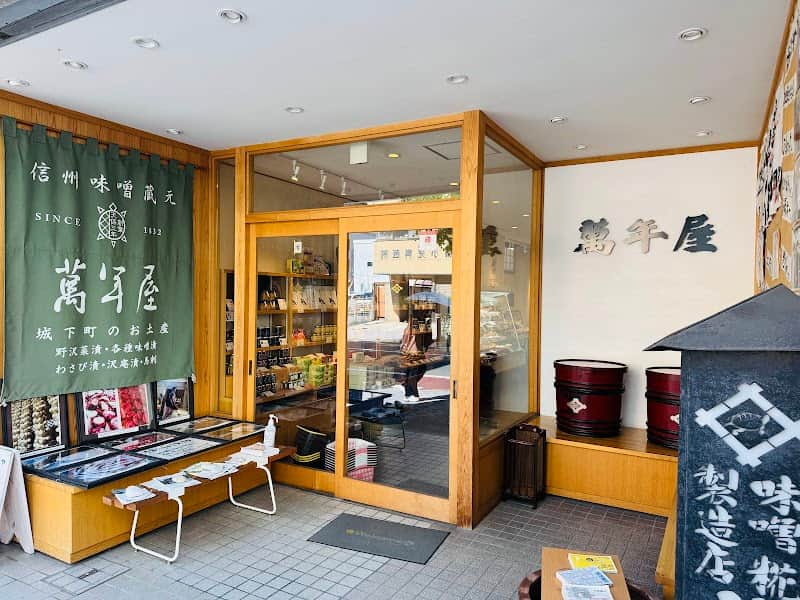 café noyieの店内風景