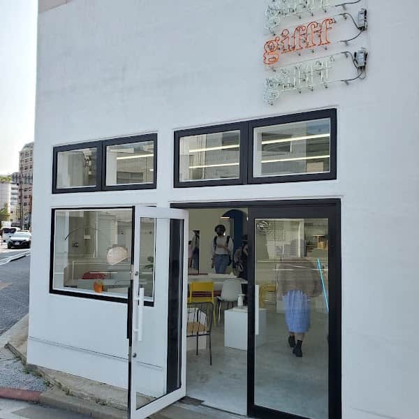 カフェ gifff(小型犬可) 門司港の店内風景