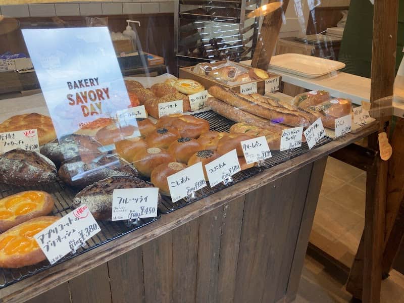 ベーカリーセイボリーデイの店内風景
