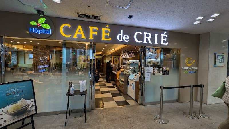 CAFE de CRIE カフェ・ド・クリエ 大阪医療センター店の店内風景