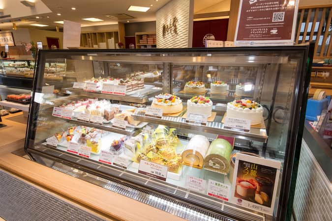 とも栄菓舗の店内風景