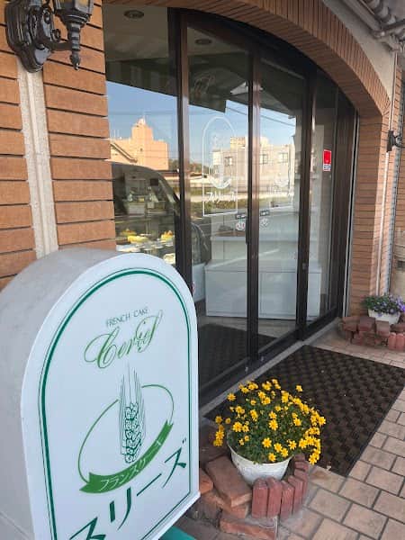 スリーズ洋菓子店の店内風景