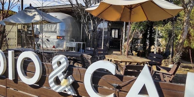トレーラーカフェ銀色の店内風景