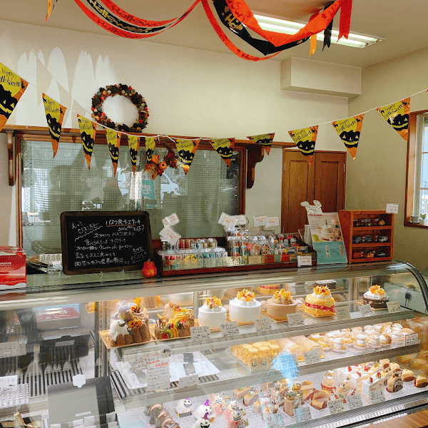 西洋旬菓子ティアラの店内風景