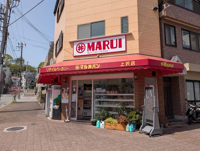 上沢マル井パンの店内風景
