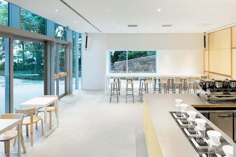ブルーボトルコーヒー 六本木カフェの店内風景