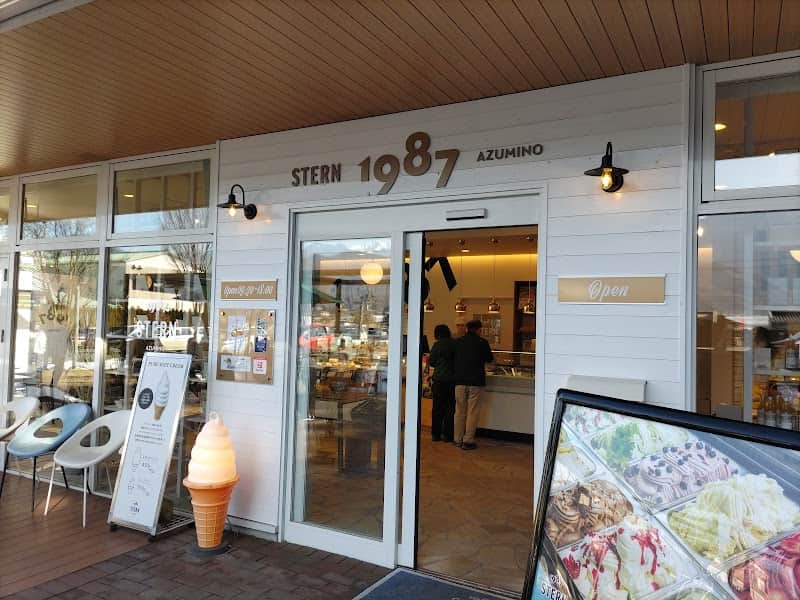 PATISSERIE GELATERIA STERNの店内風景