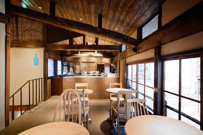 ブルーボトルコーヒー京都六角カフェの店内風景