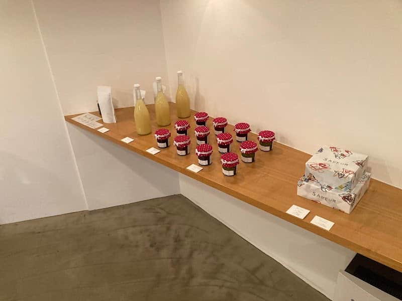 SAVEUR洋菓子店の店内風景