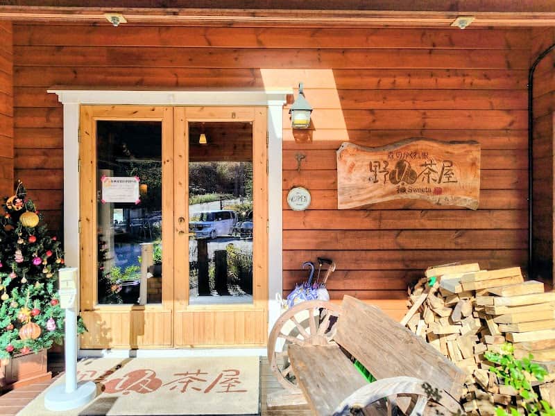 野坂茶屋の店内風景