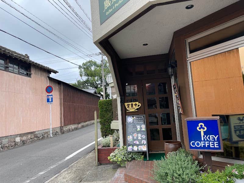 風見鶏の店内風景