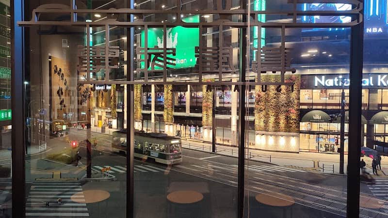 スターバックス コーヒー 広島蔦屋書店の店内風景