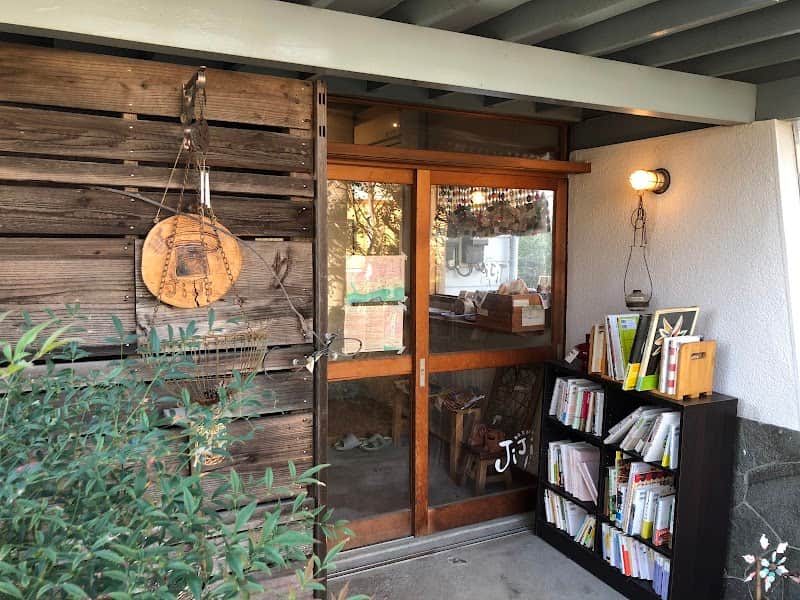 自家製酵母パンJiJiの店内風景