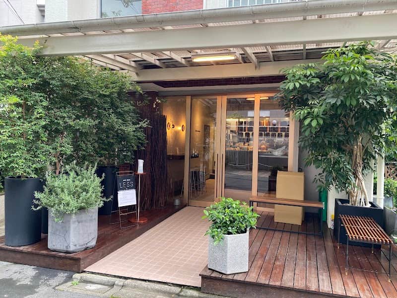 LESS by Gabriele Riva & Kanako Sakakuraの店内風景