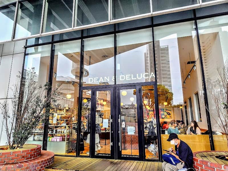 DEAN&DELUCA コレットマーレみなとみらい店の店内風景