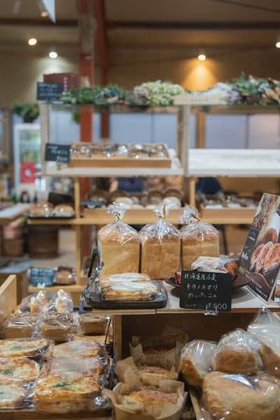 nowhere bakery天寧寺倉庫の店内風景