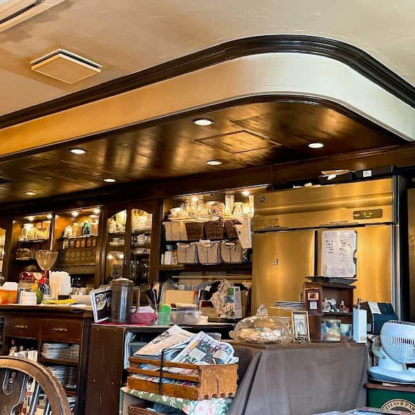 カフェドフィネスの店内風景