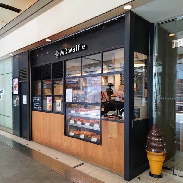 MR.waffle ルミネ横浜店の店内風景
