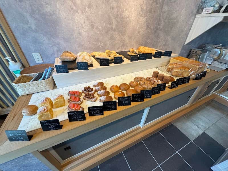 COCORO Bakery ココロベーカリーの店内風景