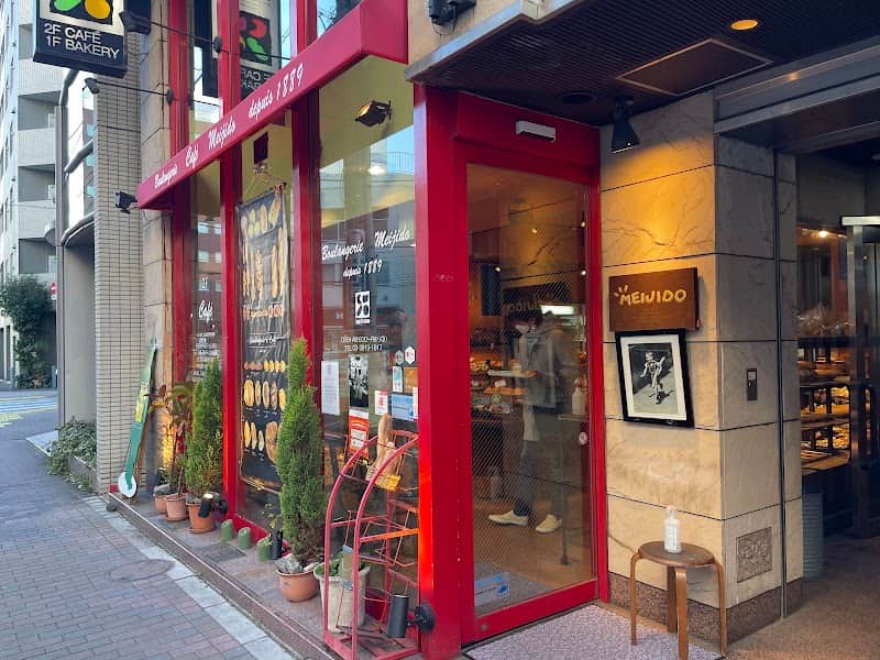 ベーカリー明治堂の店内風景