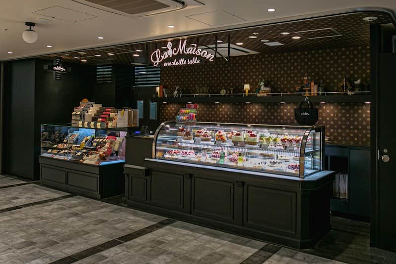 ラ・メゾンアンソレイユターブルパティスリー シャポー小岩店の店内風景