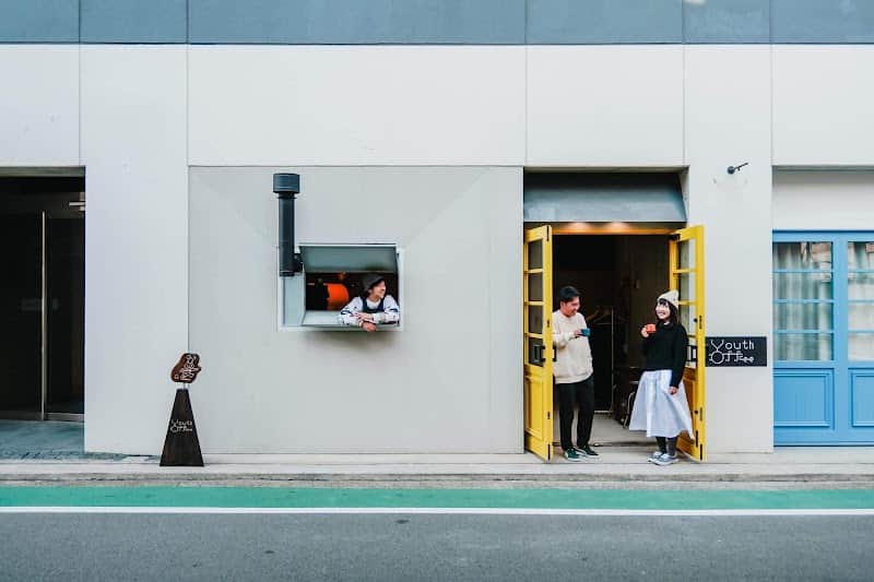 Youth Coffeeの店内風景