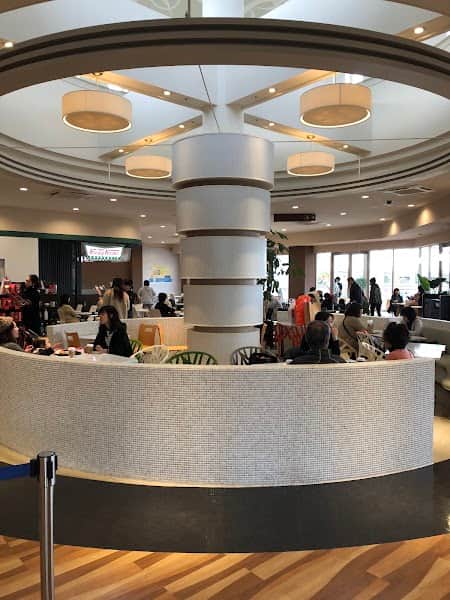 スターバックスコーヒー ジャズドリーム長島店の店内風景