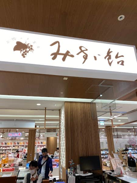 みすゞ飴本舗 飯島商店 MIDORI長野店の店内風景