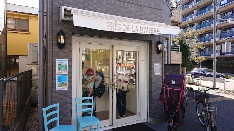 プレ・ドゥ・ラ・リヴィエールの店内風景
