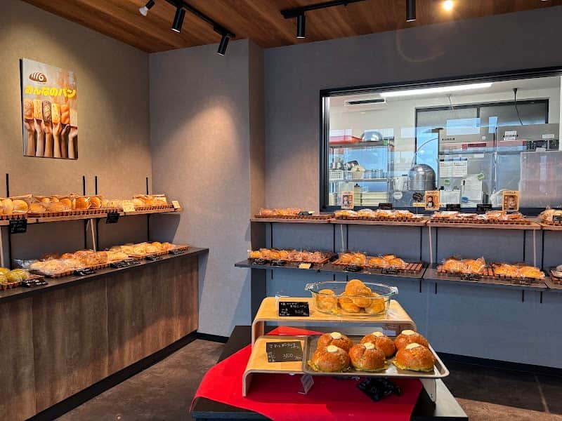 いいいろ ハラルベーカリーの店内風景