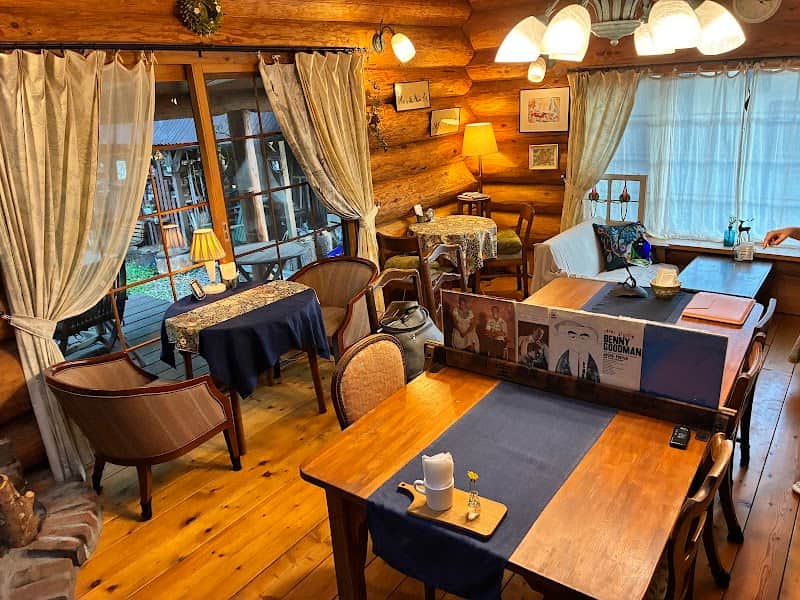 cafe Plumb Lineの店内風景