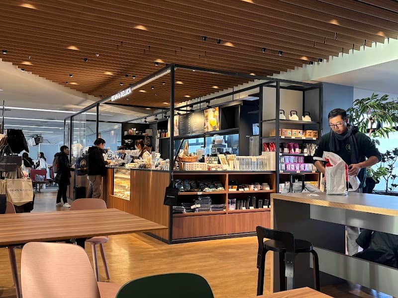 DEAN & DELUCAカフェ 成田空港第1ターミナルの店内風景