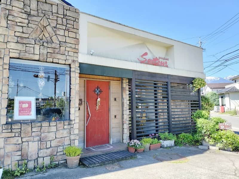 サントゥールムラカミの店内風景