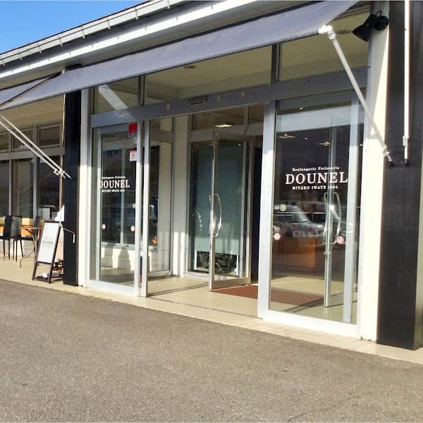 DOUNEL 河南本店の店内風景