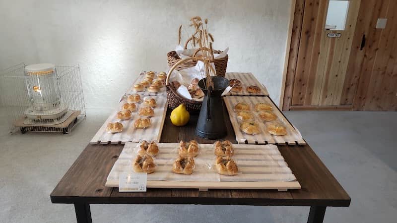 Bakery24sekki (ベーカリーニジュウシセッキ)の店内風景