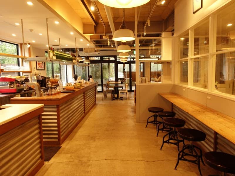 LOAF Bakeryの店内風景